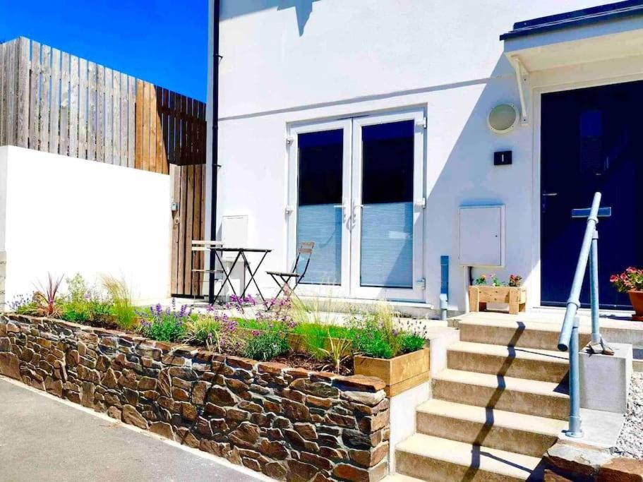 Modern Chic Summer Holiday Retreat. New Quay Exterior foto